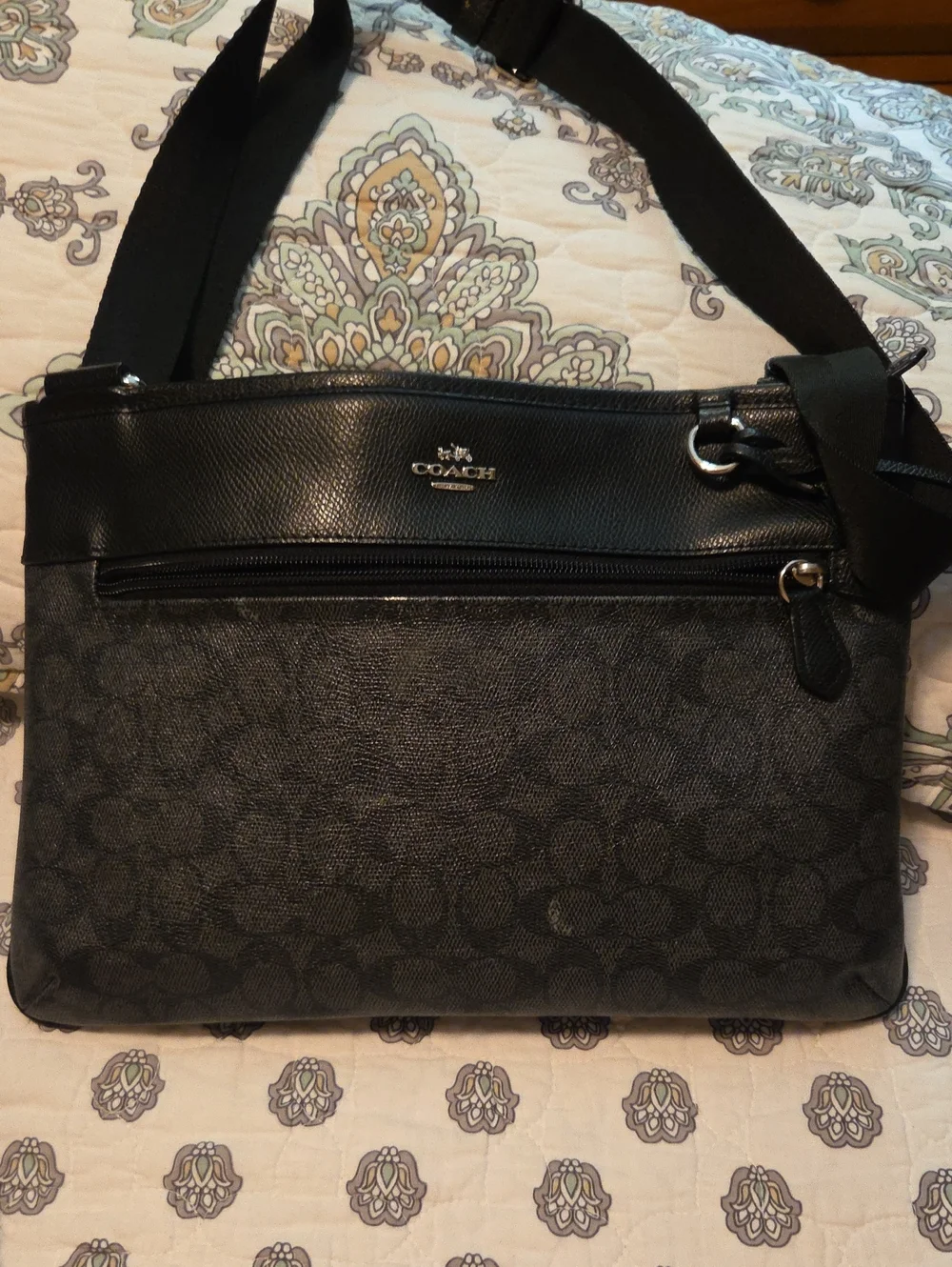 Coach Black Signature Canvas Messenger Bag. Outside Pockets, Inside Pickets